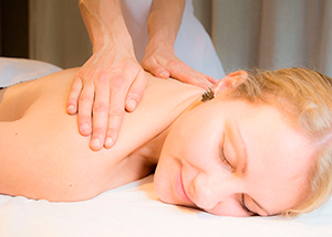 Massage i Aarhus Wellnessmassage Hotstone massage Cupping Egå